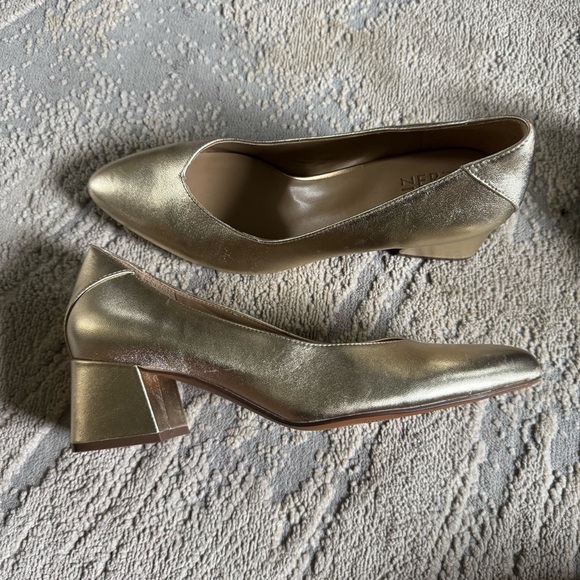 Naturalizer Malynn gold pointed Toe Pumps leather slip on low block heel 9.5 W - Picture 2 of 14